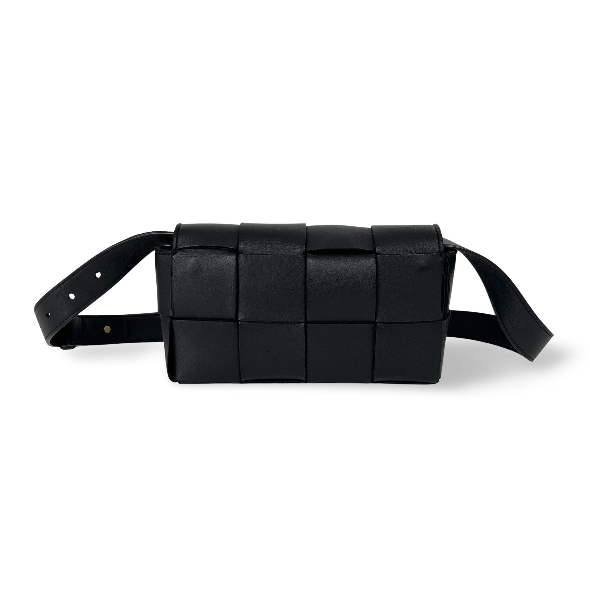 Bottega Veneta Cassette Belt Maxi Intrecciato Leather Black Leather Clutche & Pouche Bag (Pre-Owned)