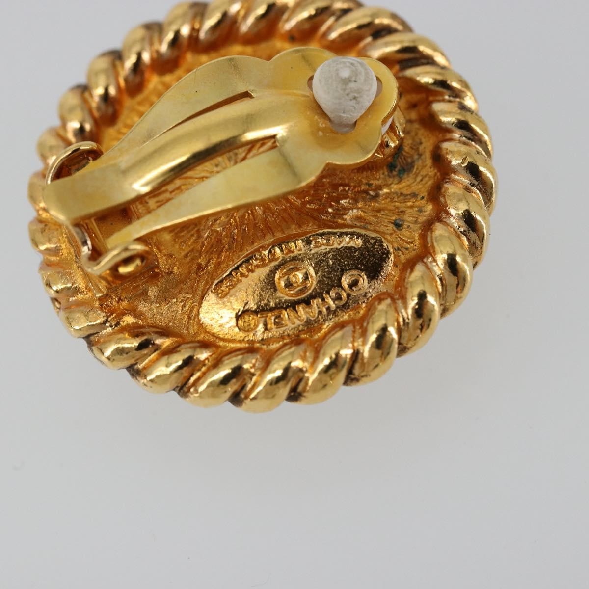 Chanel Vintage Round Clip-On Metal With Faux Pearl Gold Metal Earrings Jewelry (Pre-Owned)