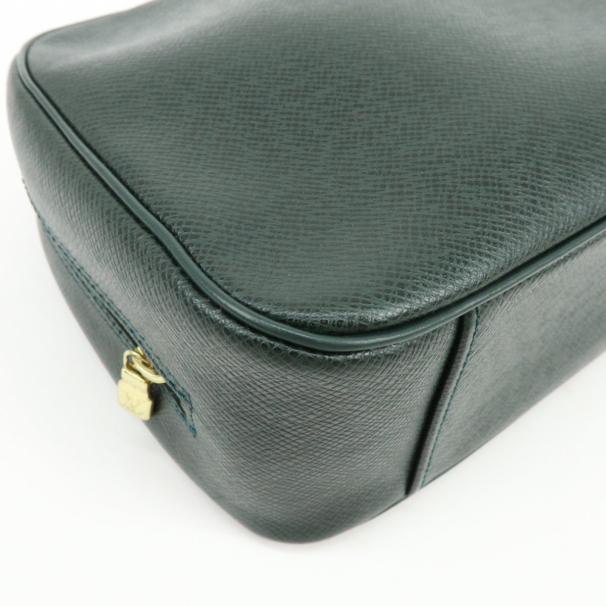 Louis Vuitton Toiletry Pouch Taiga Leather Green Leather Clutche & Pouche Bag (Pre-Owned)