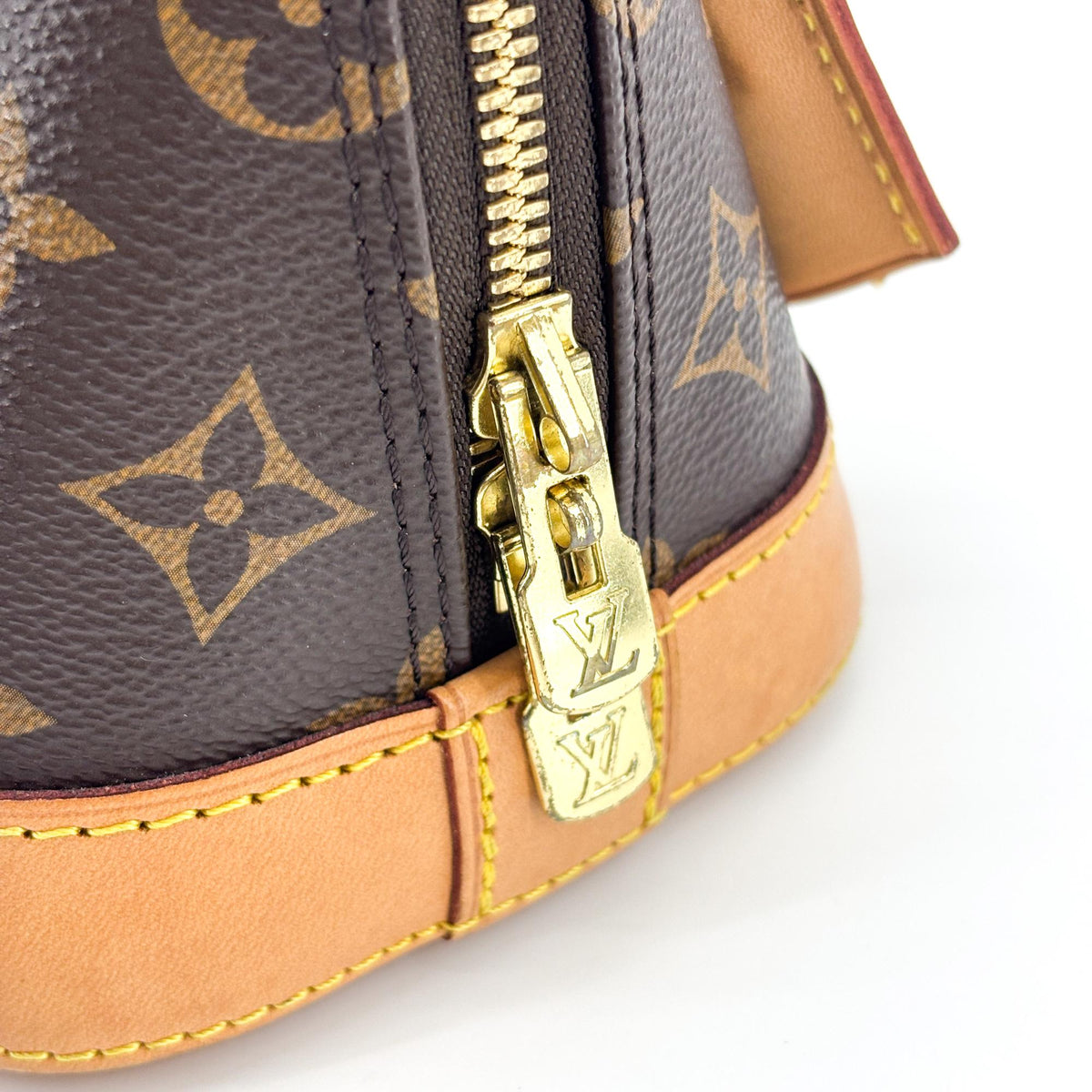 Louis Vuitton Alma Monogram Canvas Brown Canvas Handbag (Pre-Owned)