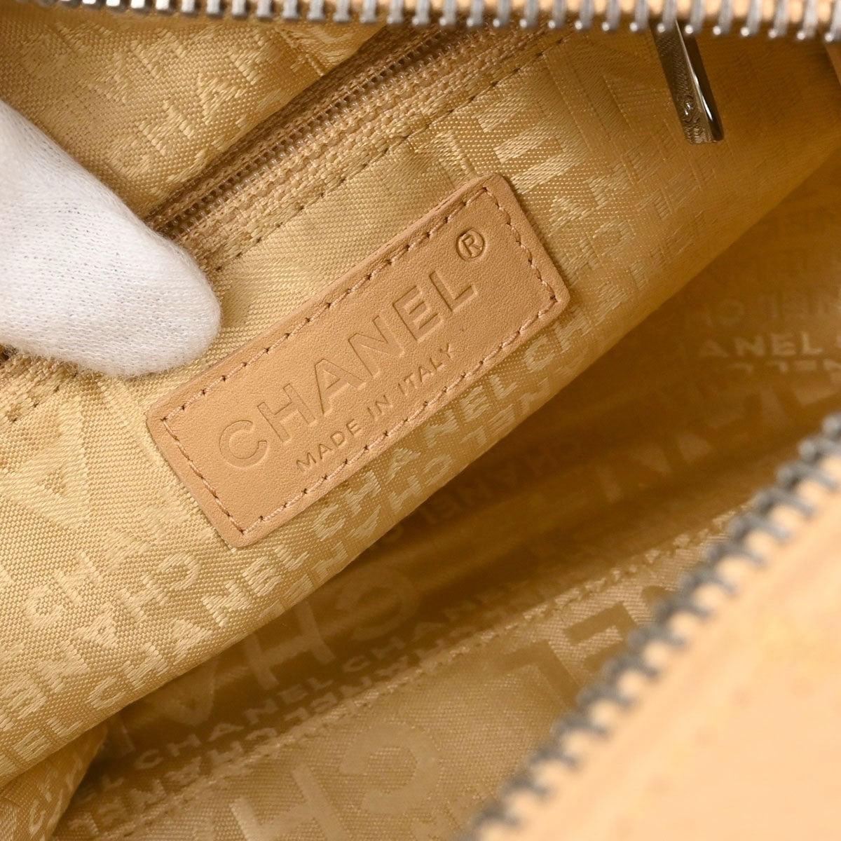 Chanel Square Stitch Shoulder Bag Quilted Caviar Beige Leather Shoulder Bag Bag (Pre-Owned)