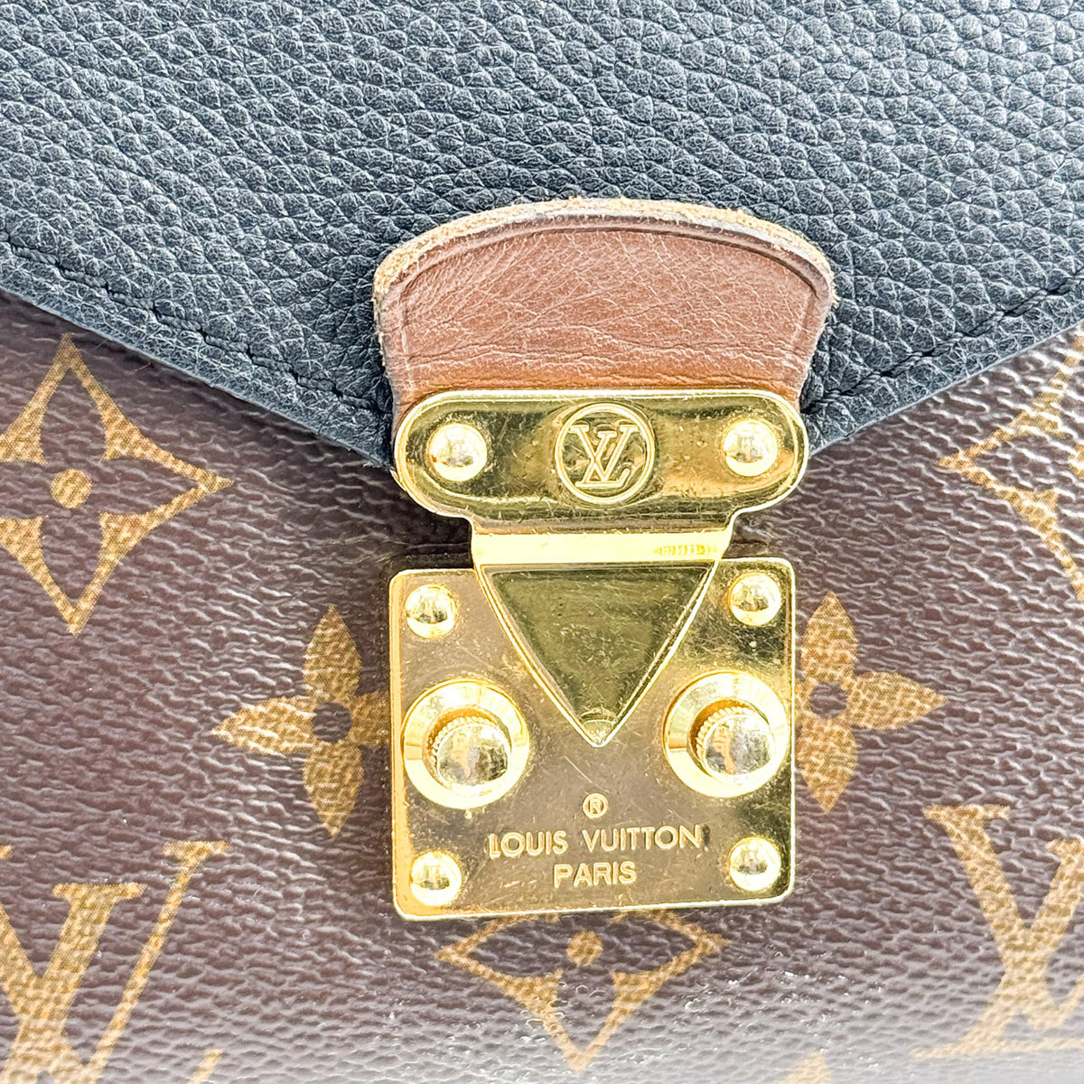 Louis Vuitton Pallas Chain Monogram Canvas And Calfskin Black Canvas Shoulder Bag Bag (Pre-Owned)