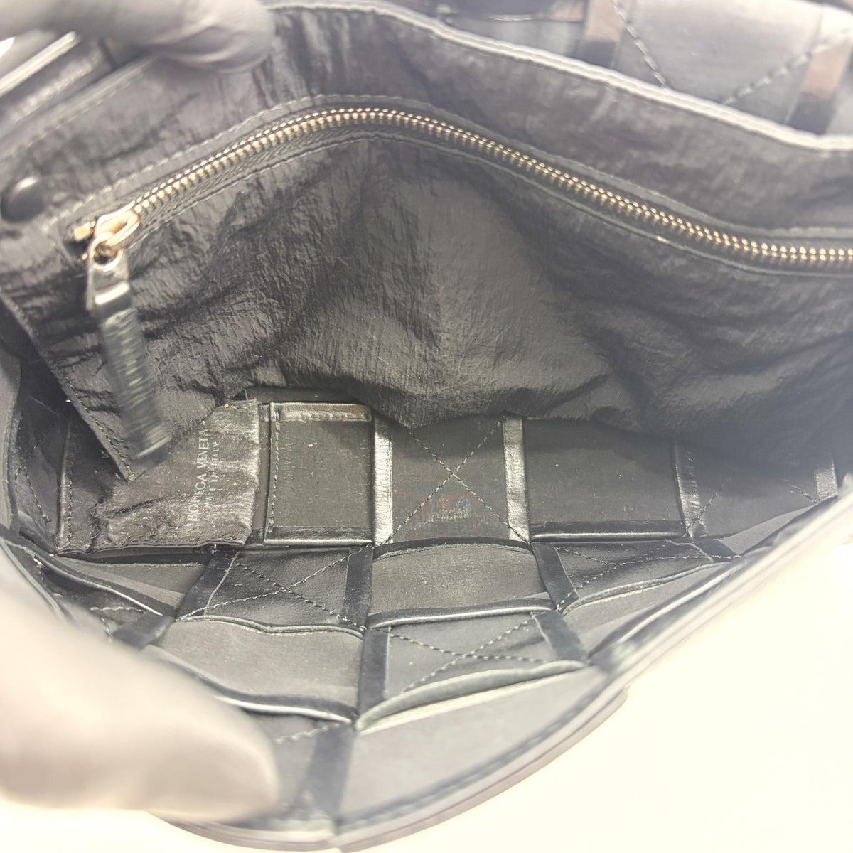 Bottega Veneta Cassette Maxi Intrecciato Leather Black Leather Shoulder Bag Bag (Pre-Owned)