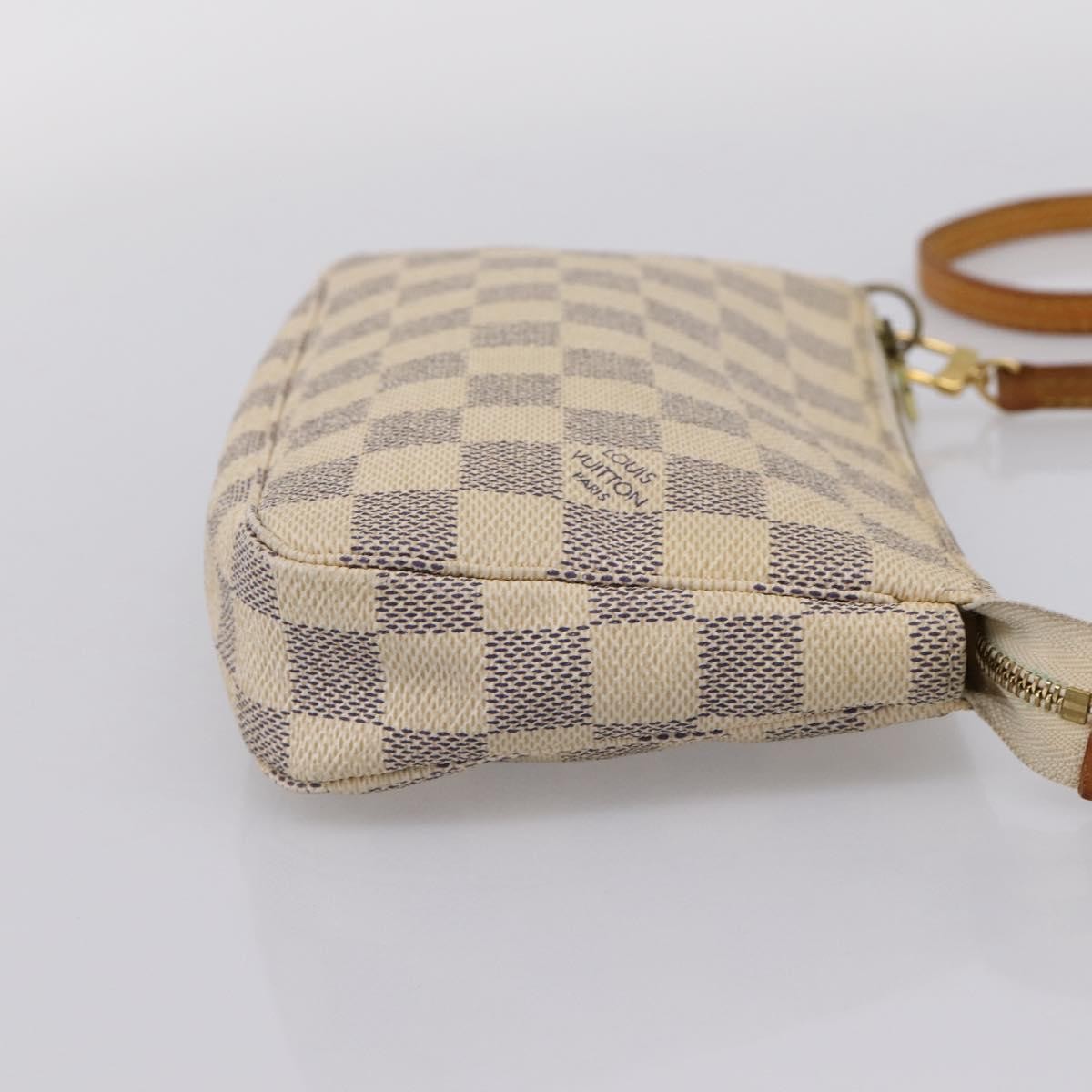 Louis Vuitton Pochette Accessoires Damier White Canvas Clutche & Pouche Bag (Pre-Owned)