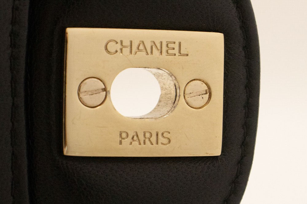 Chanel Timeless - Classic Double Flap Chevron Lambskin Black Leather Shoulder Bag Bag (Pre-Owned)