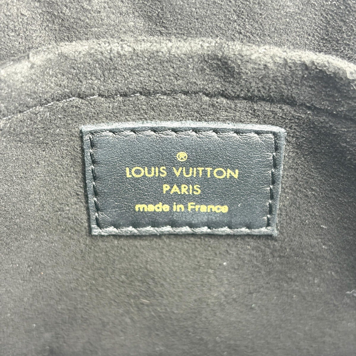Louis Vuitton New Wave Camera Quilted Leather Black Leather Handbag (Pre-Owned)