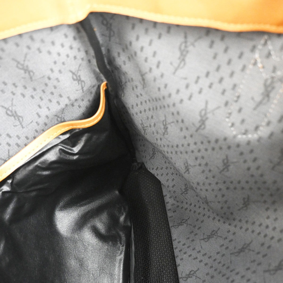 Saint Laurent Vintage Shoulder Bag Leather Black Pvc Shoulder Bag Bag (Pre-Owned)