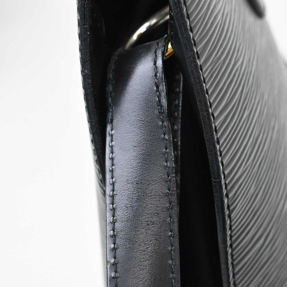 Louis Vuitton Cluny Epi Leather Black Leather Shoulder Bag Bag (Pre-Owned)
