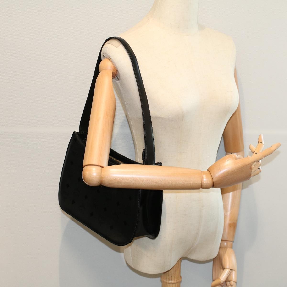 MCM Vintage Vicetos Leather Black Leather Shoulder Bag Bag (Pre-Owned)