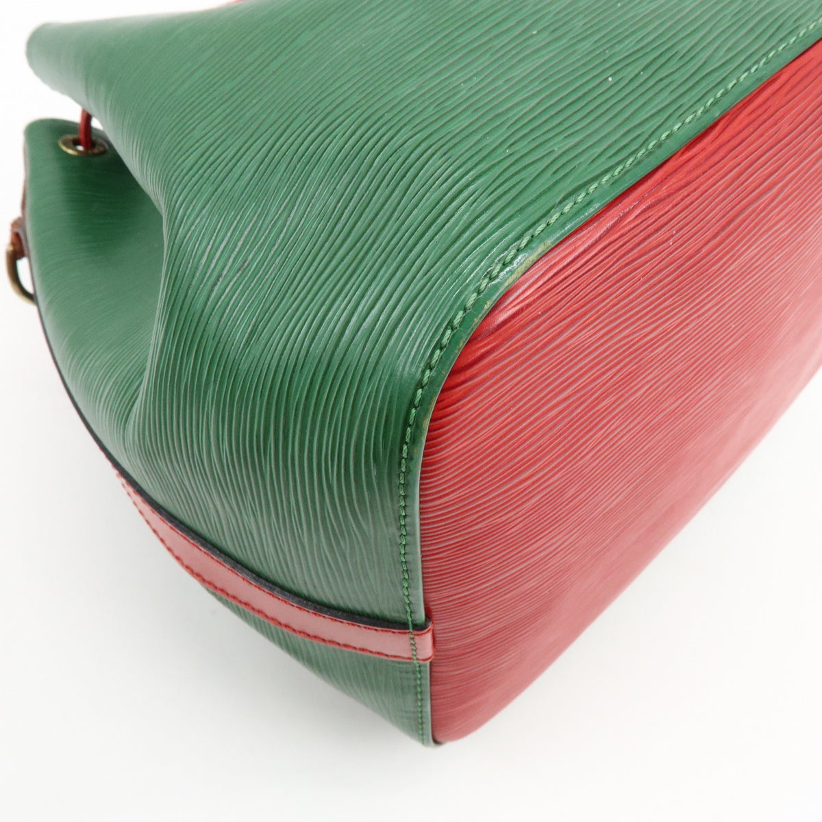 Louis Vuitton Bicolor Petit Noe Epi Leather Green Leather Handbag (Pre-Owned)