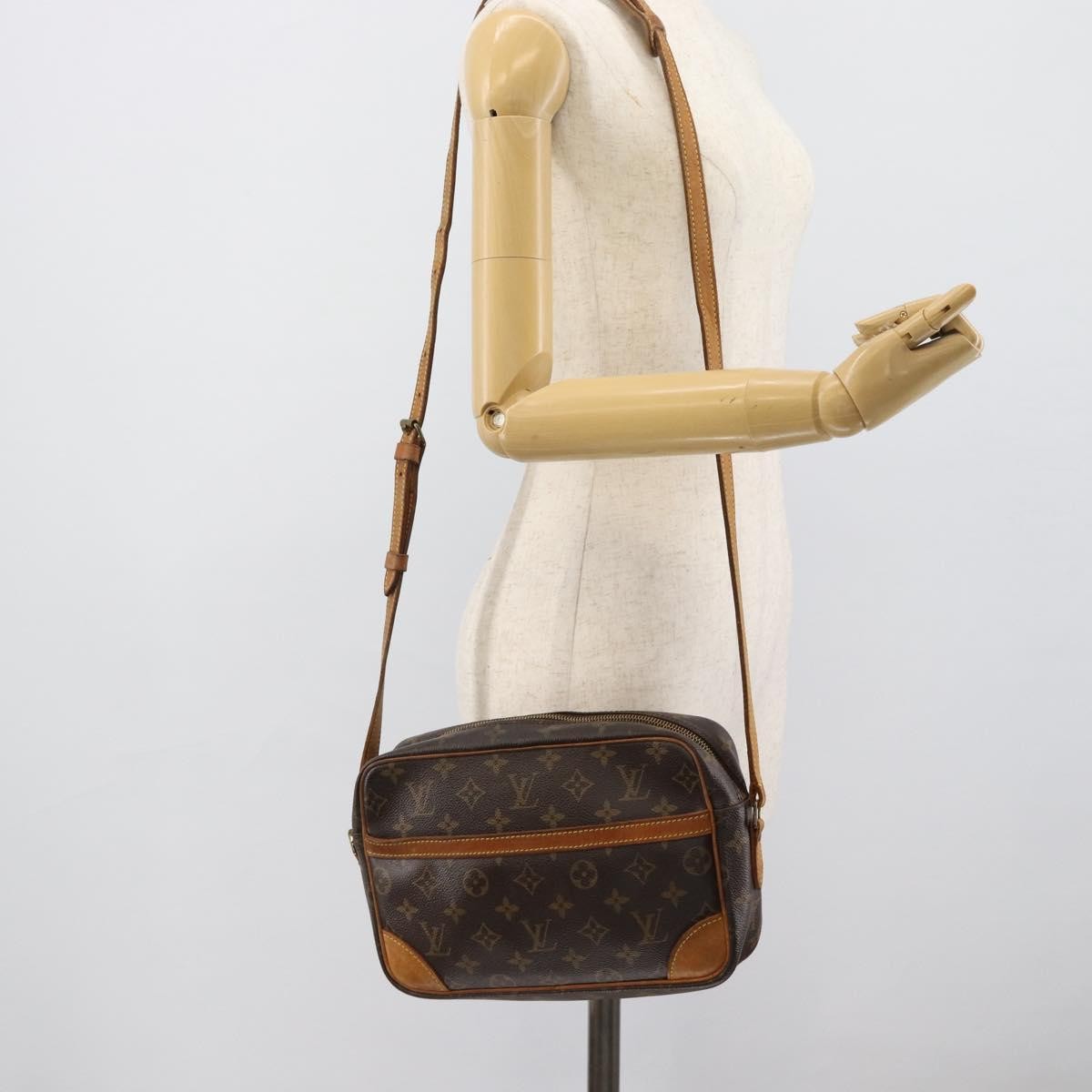 Louis Vuitton Trocadero Monogram Canvas Brown Canvas Shoulder Bag Bag (Pre-Owned)