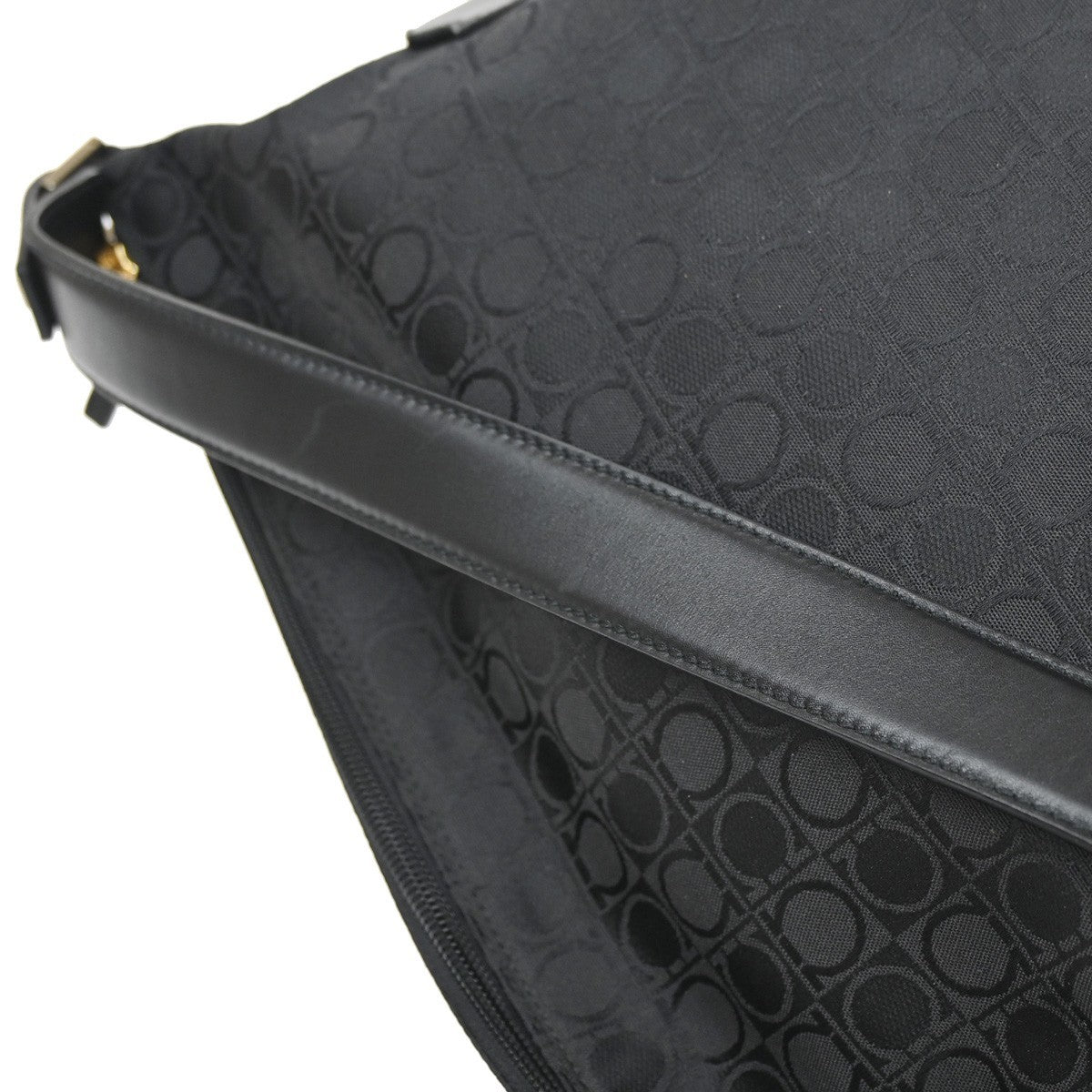 Salvatore Ferragamo Gancini Zip Leather Black Canvas Shoulder Bag Bag (Pre-Owned)