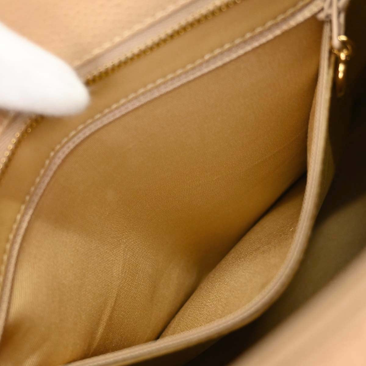 Chanel Medallion Quilted Caviar Beige Leather Tote Bag Bag (Pre-Owned)