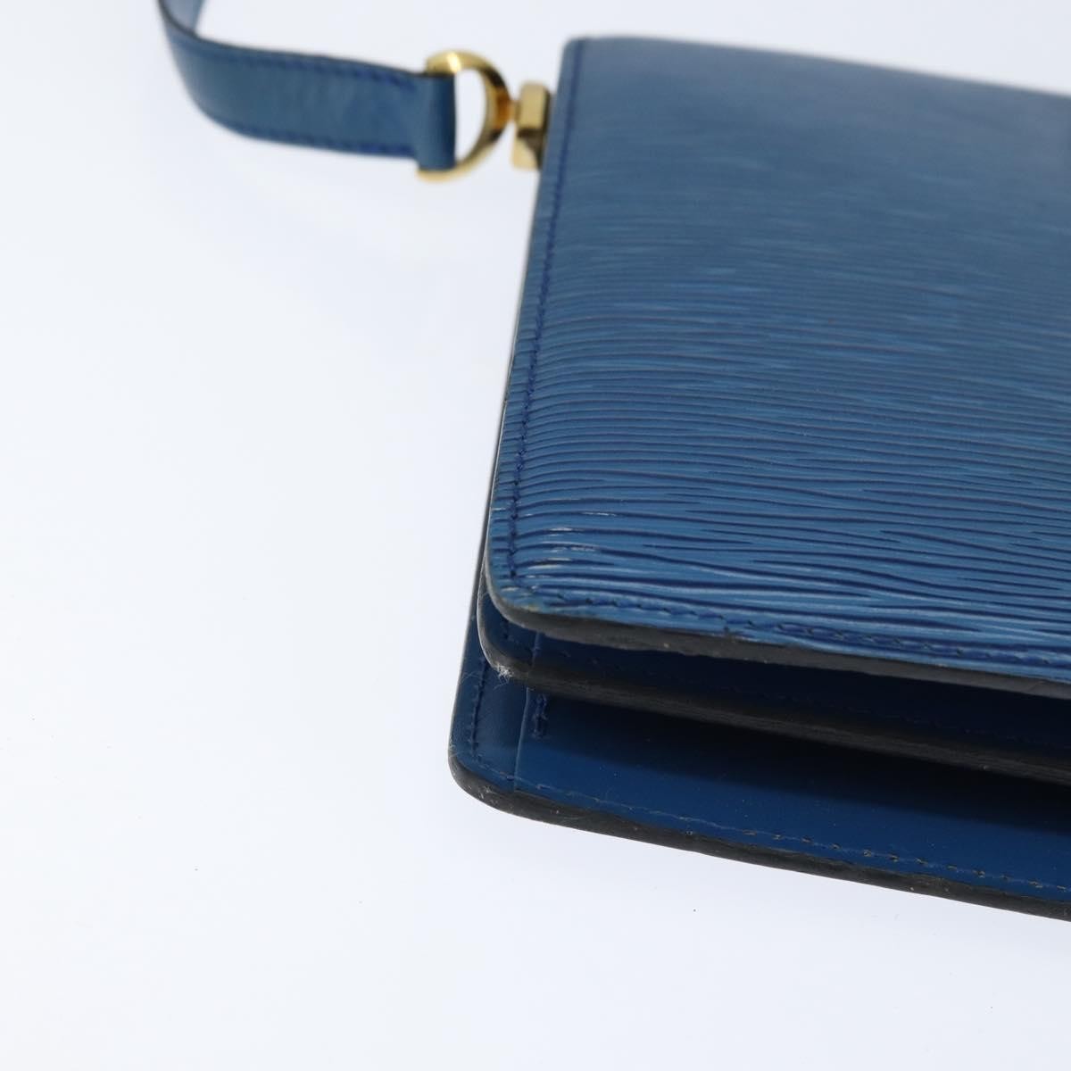 Louis Vuitton Capucines Epi Leather Blue Leather Shoulder Bag Bag (Pre-Owned)