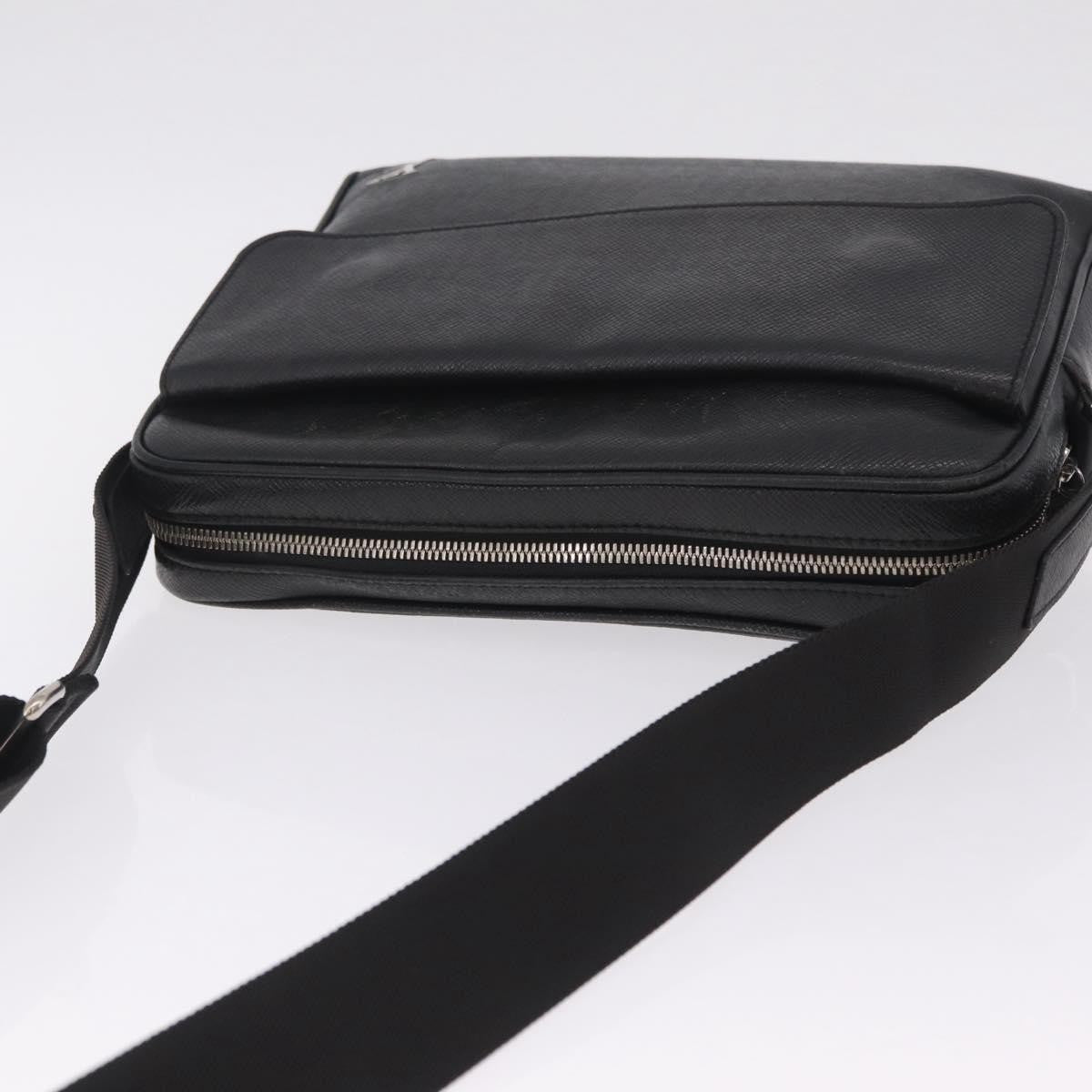 Louis Vuitton Alex Messenger Taiga Leather Black Leather Handbag (Pre-Owned)