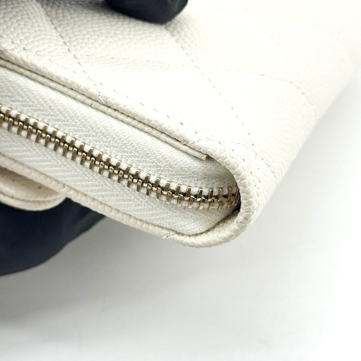 Chanel Classic Zip Around Card Holder On Chain Quilted Caviar White Leather Crossbody Bag Bag (Pre-Owned)