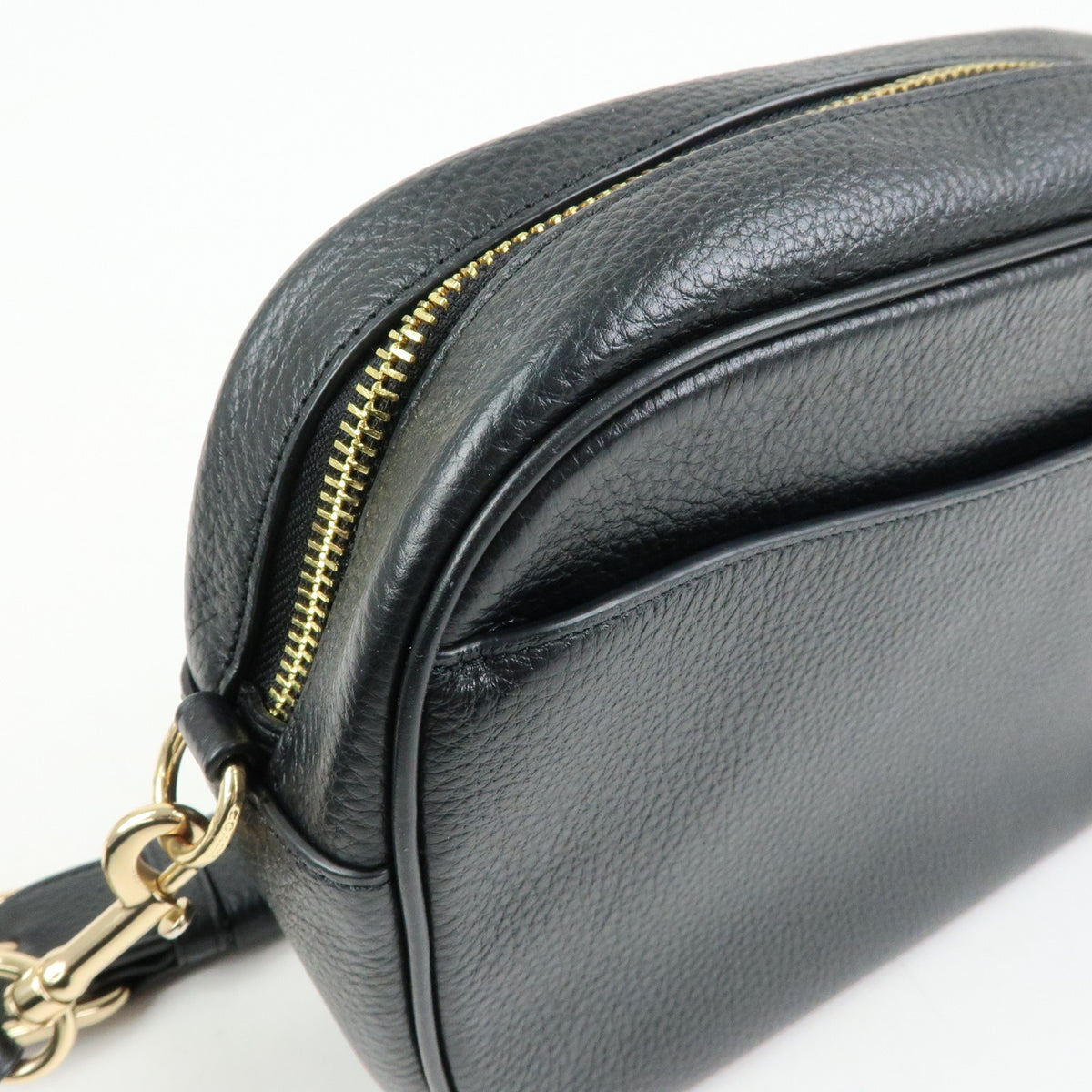 Coach Shoulder Leather Black Leather Handbag (Pre-Owned)