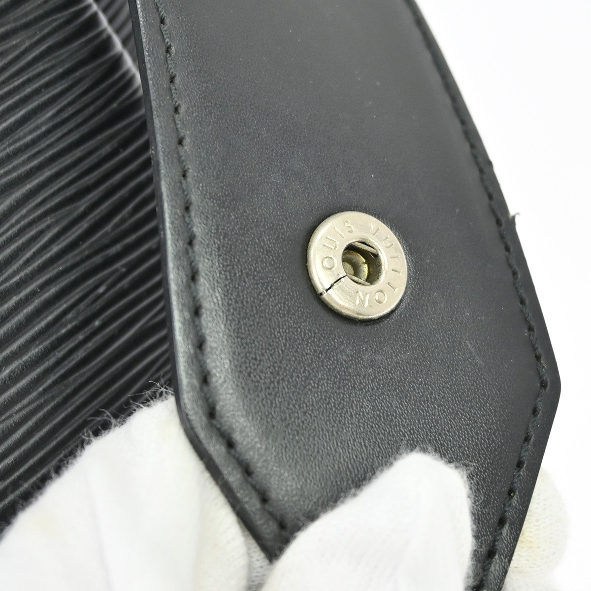 Louis Vuitton Vintage Sac D'epaule Epi Leather Black Leather Handbag (Pre-Owned)
