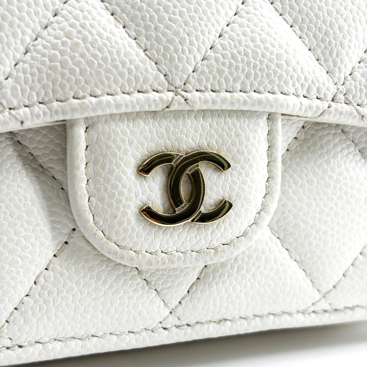Chanel Classic Flap Card Holder Quilted Caviar White Calfskin Card Holders Accessory (Pre-Owned)