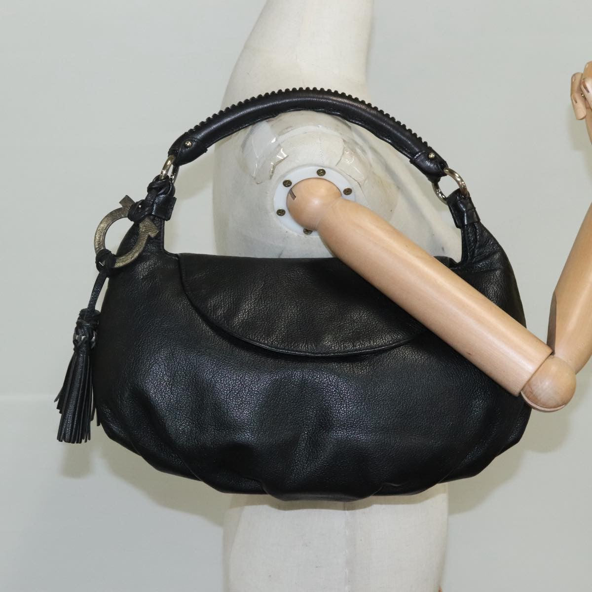 Salvatore Ferragamo Gancini Leather Black Leather Handbag (Pre-Owned)
