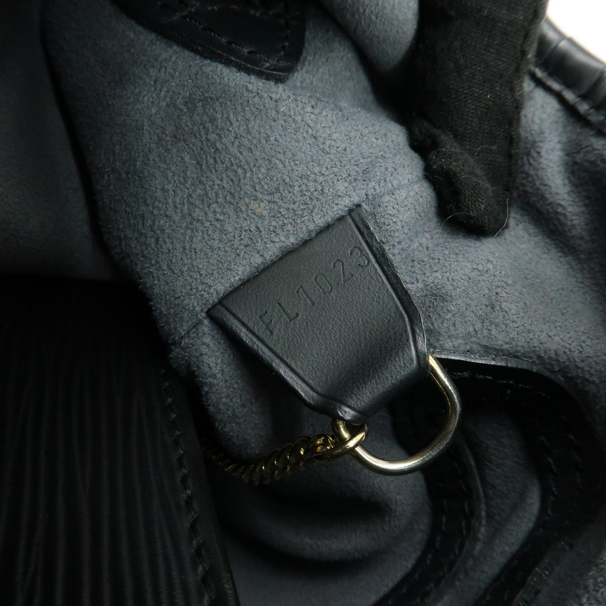 Louis Vuitton Petit Bucket Epi Leather Black Leather Handbag (Pre-Owned)