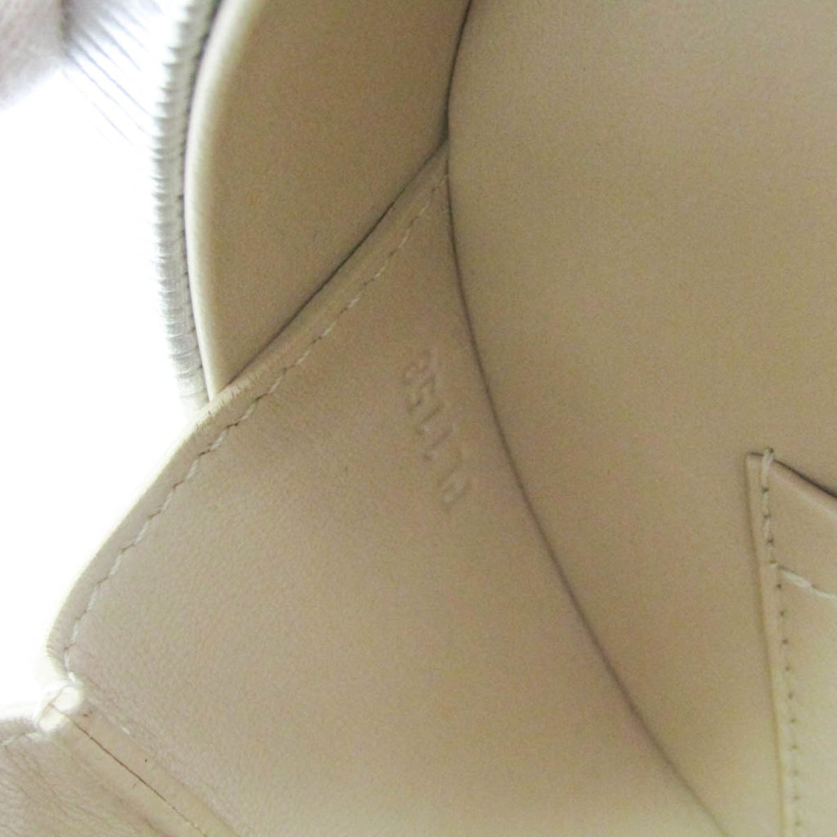 Louis Vuitton Petite Boite Chapeau Epi Leather Silver Leather Handbag (Pre-Owned)