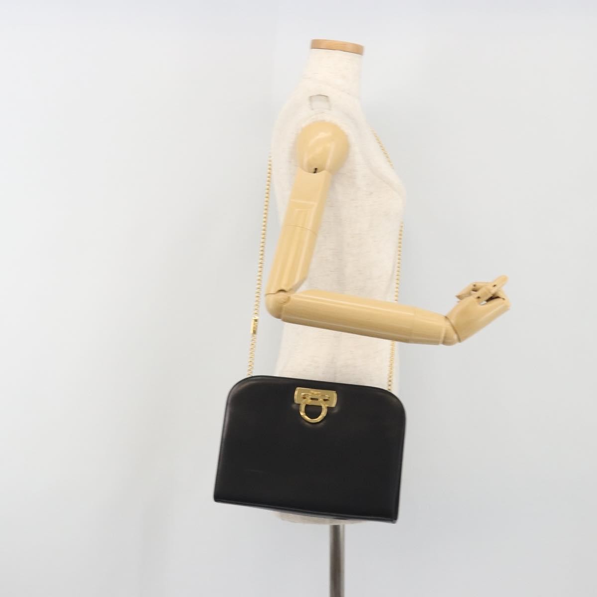 Salvatore Ferragamo Vintage Gancini Chain Leather Black Leather Shoulder Bag Bag (Pre-Owned)