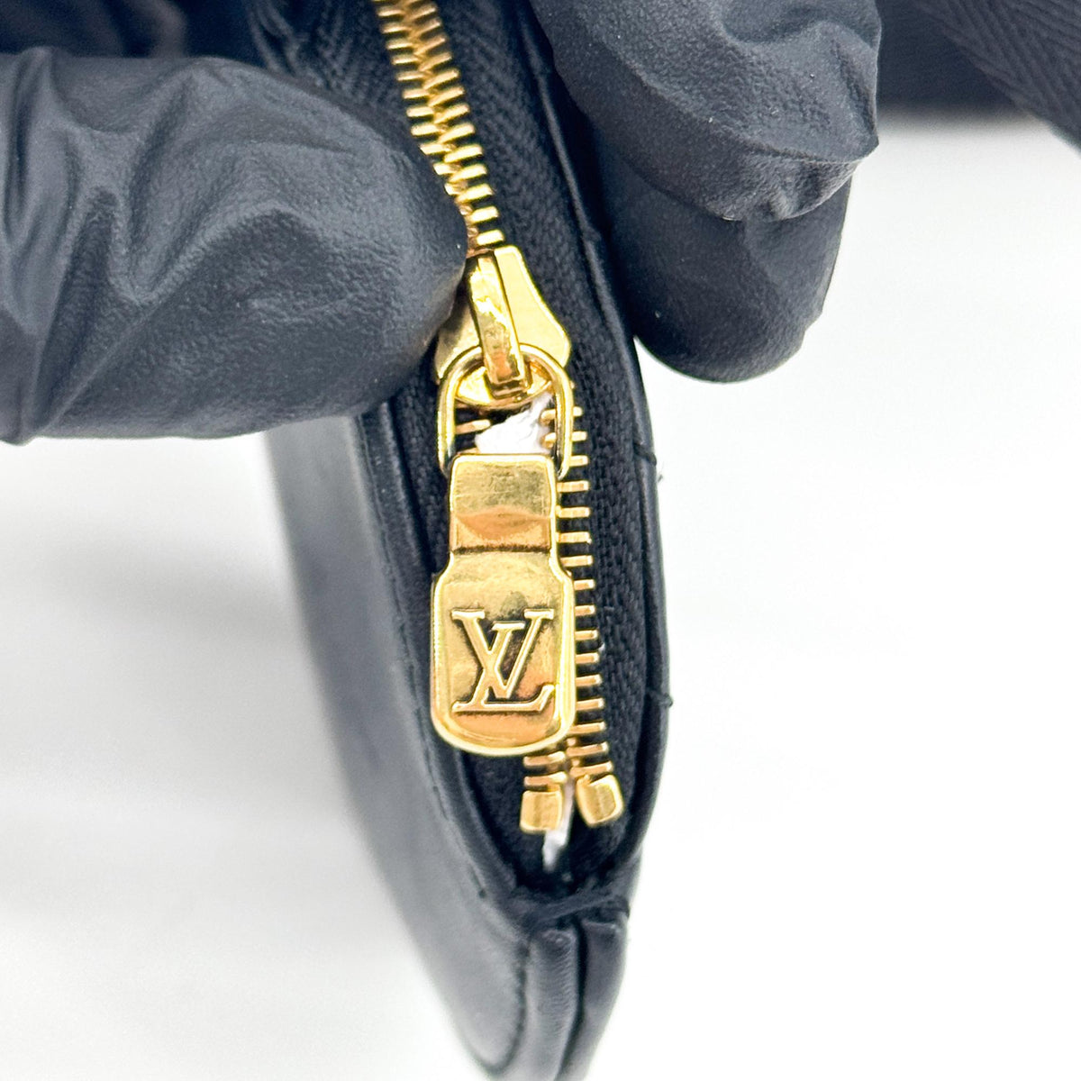Louis Vuitton New Wave Multi Pochette Quilted Leather Black Leather Clutche & Pouche Bag (Pre-Owned)