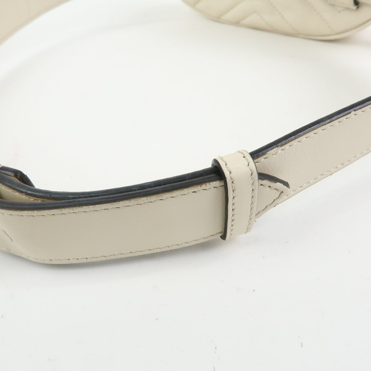 Gucci Gg Marmont Belt Embellished Matelasse Leather Beige Leather Handbag (Pre-Owned)
