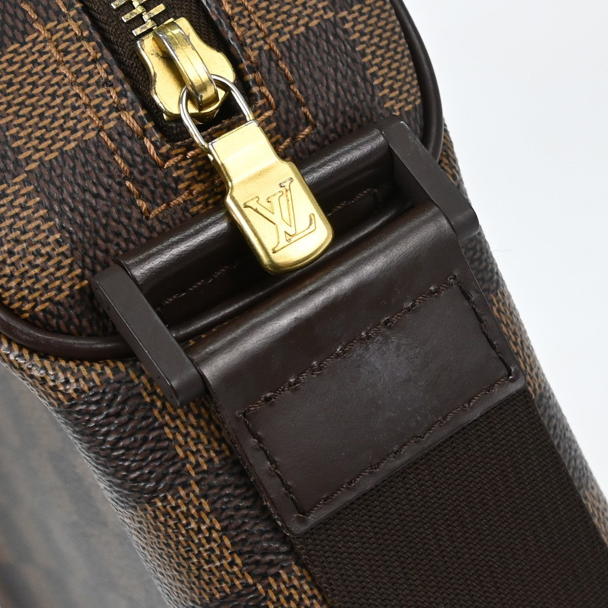 Louis Vuitton Olav Damier Brown Canvas Handbag (Pre-Owned)