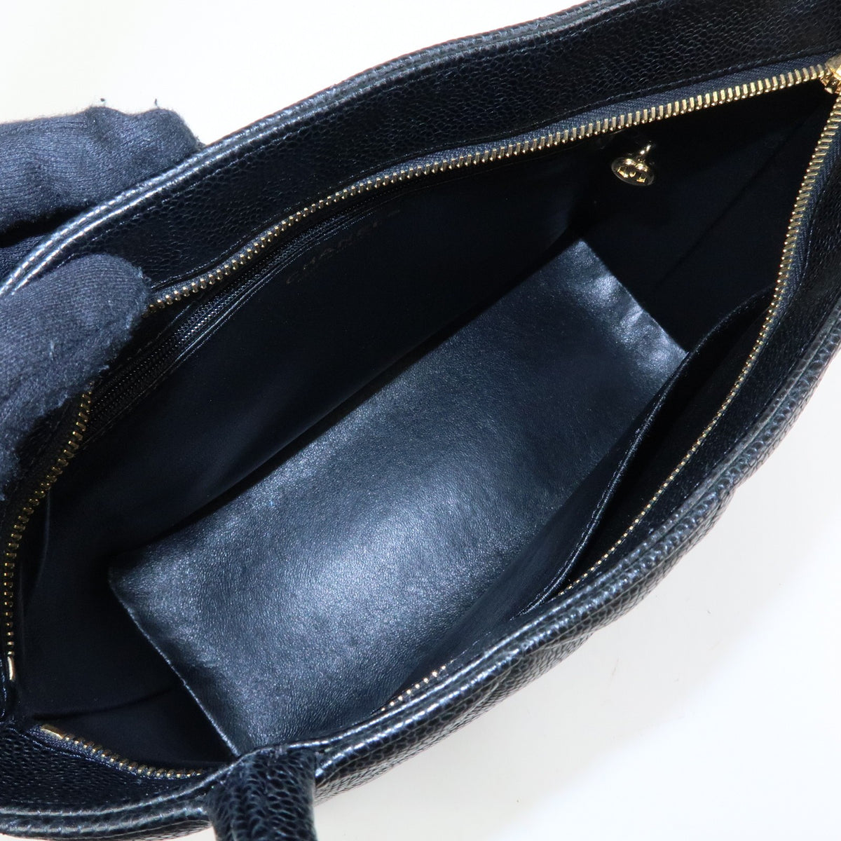 Chanel Medallion Quilted Caviar Black Crocodile_Skin Tote Bag Bag (Pre-Owned)