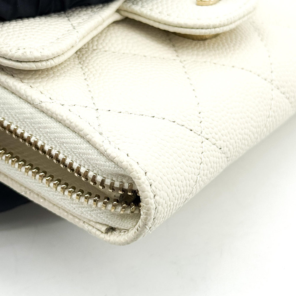 Chanel Classic Zip Around Card Holder On Chain Quilted Caviar White Leather Crossbody Bag Bag (Pre-Owned)
