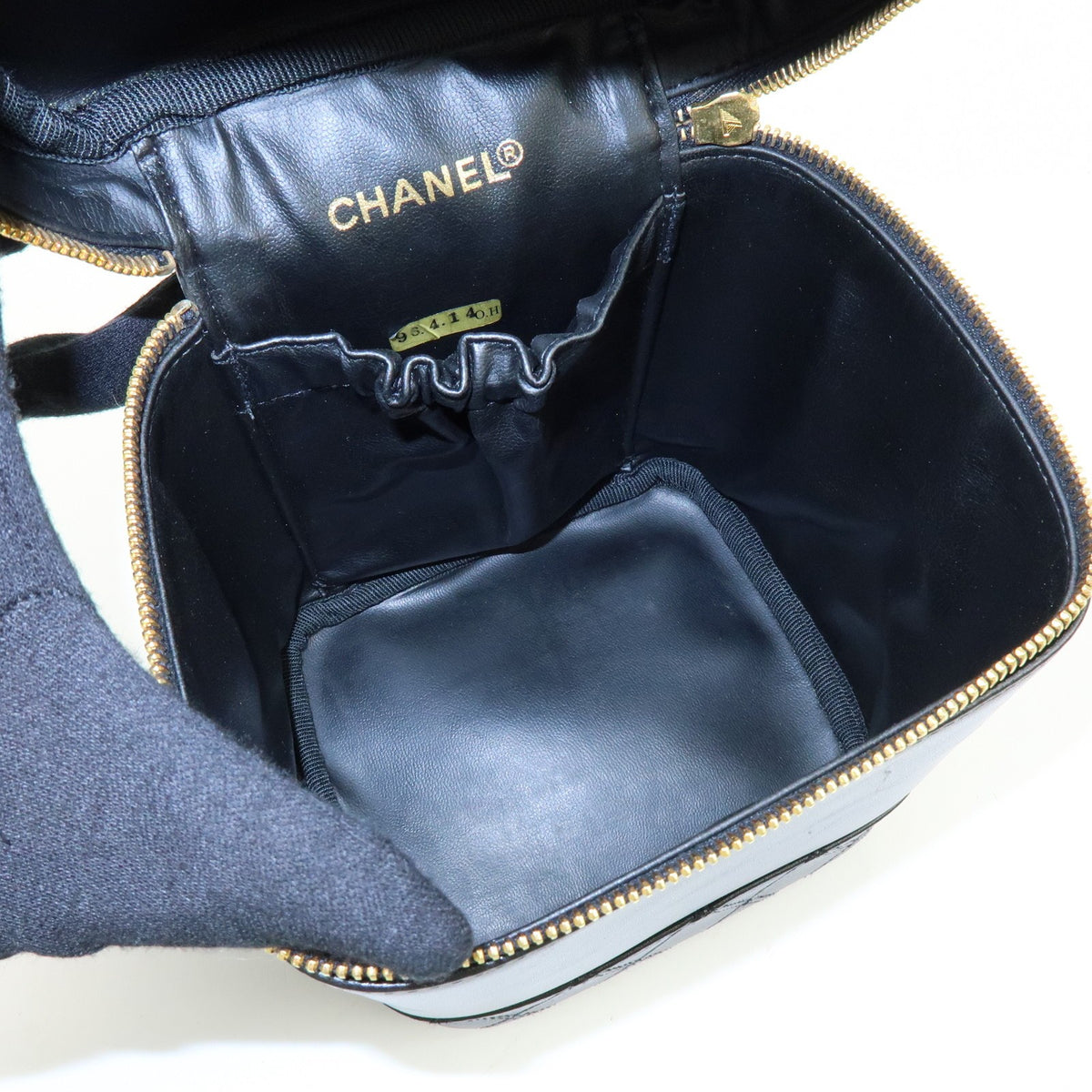Chanel Vanity Leather Black Leather Handbag (Pre-Owned)