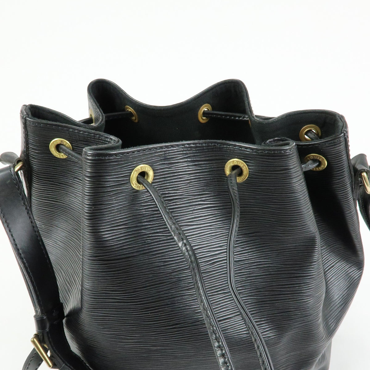 Louis Vuitton Petit Noe Epi Leather Black Leather Handbag (Pre-Owned)