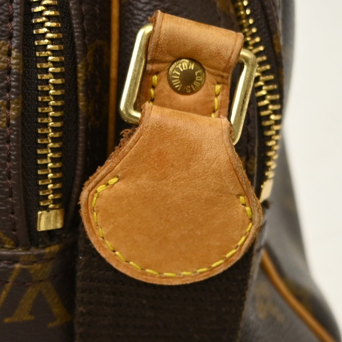 Louis Vuitton Reporter Monogram Canvas Brown Canvas Shoulder Bag Bag (Pre-Owned)