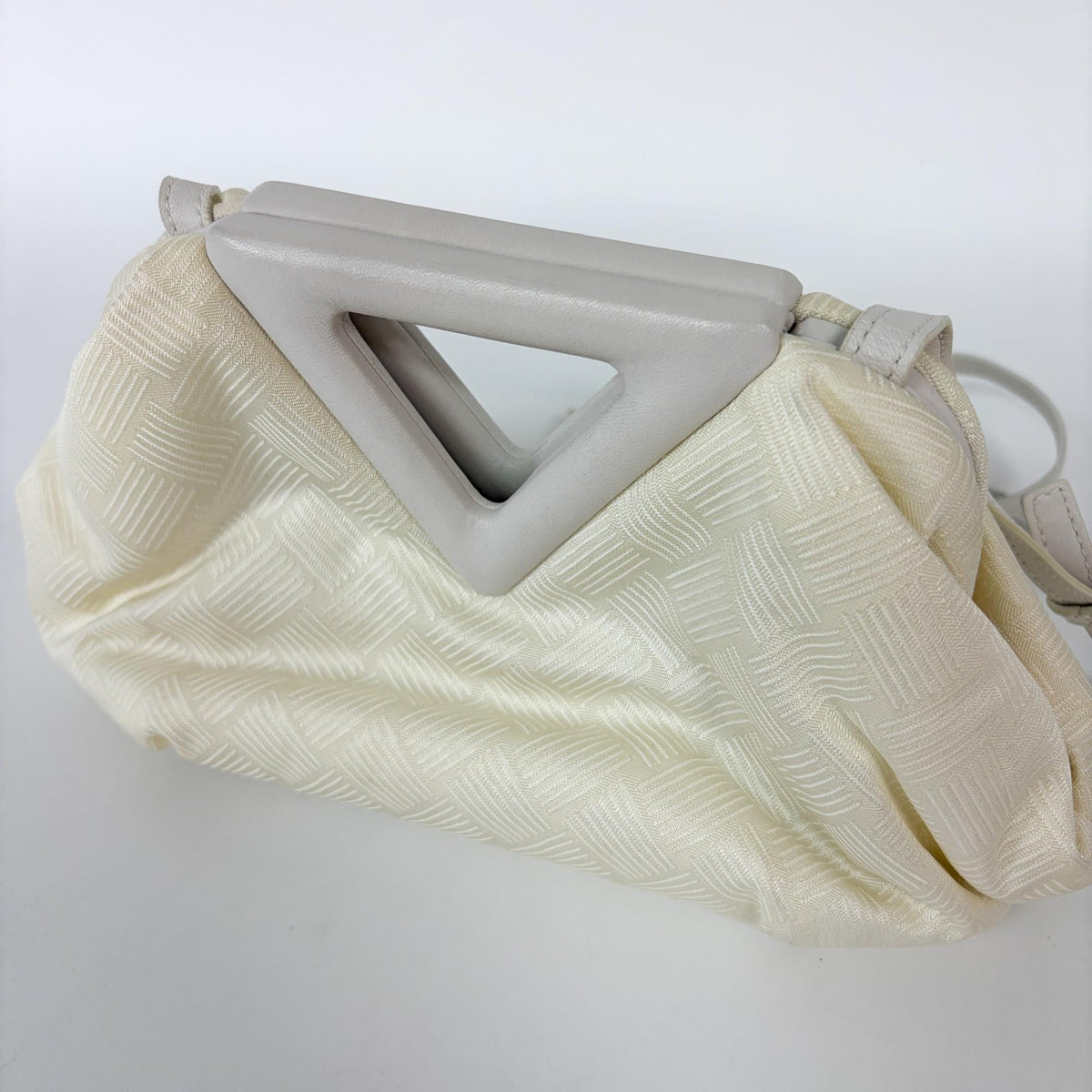 Bottega Veneta Point Leather White Other Shoulder Bag Bag (Pre-Owned)