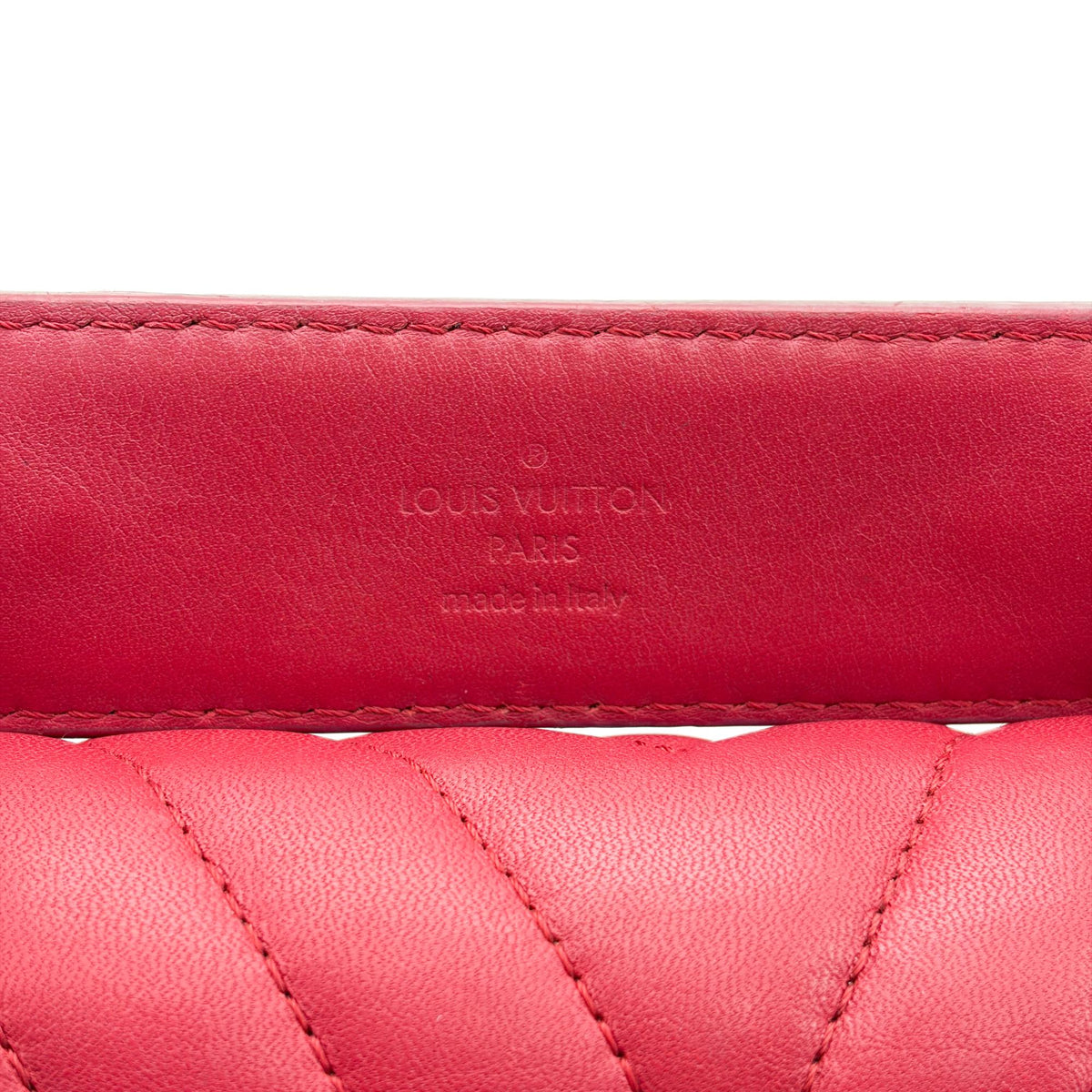 Louis Vuitton New Wave Chain Quilted Leather Red Leather Handbag (Pre-Owned)