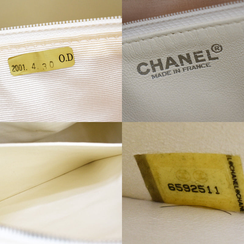 Chanel Matelassé White Leather Handbag (Pre-Owned)