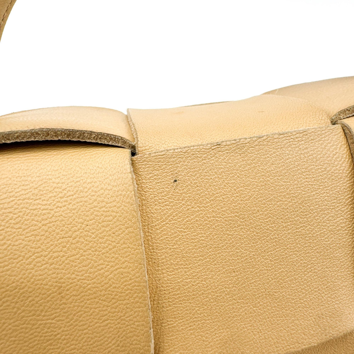 Bottega Veneta Cassette Maxi Intrecciato Leather Beige Leather Crossbody Bag Bag (Pre-Owned)