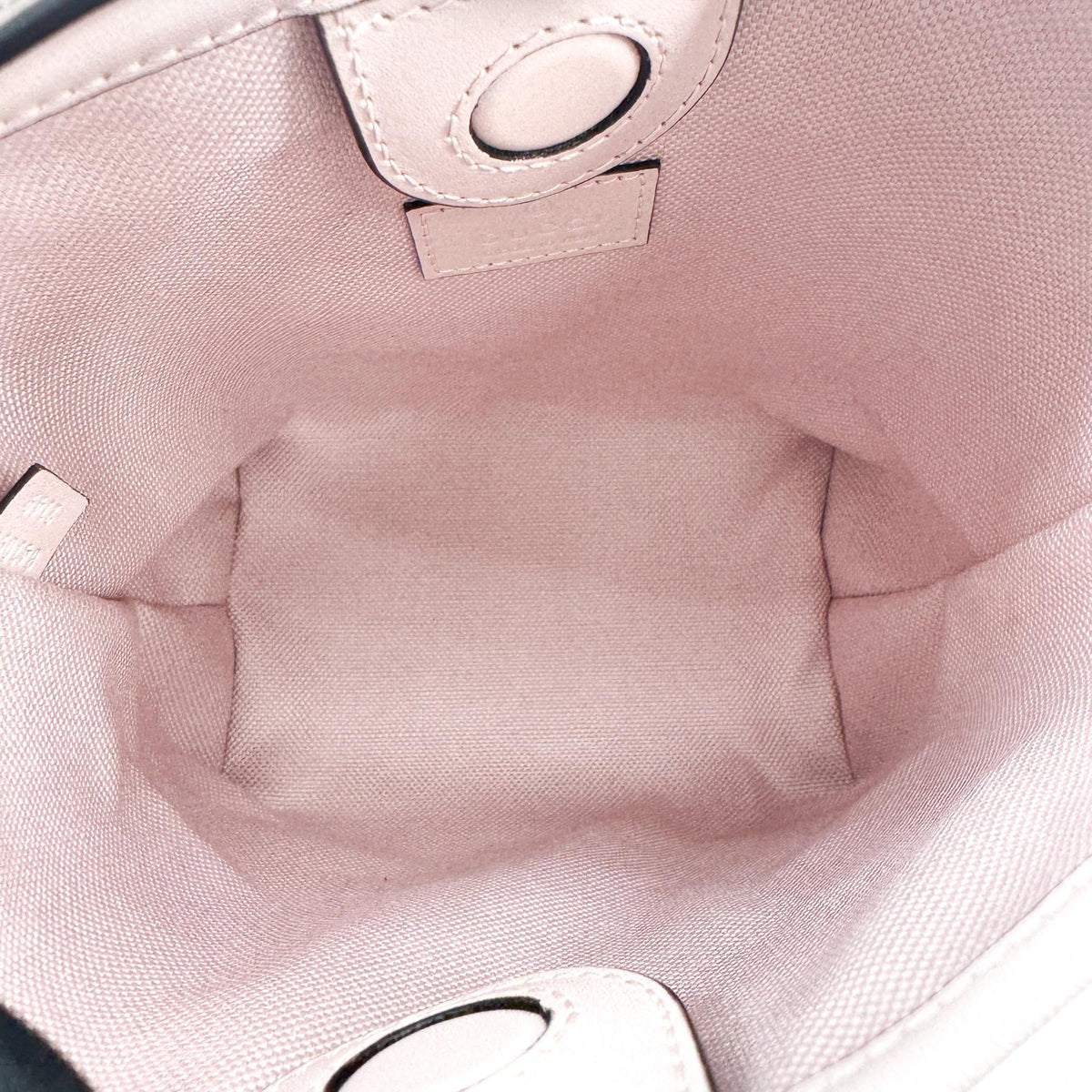 Gucci Gg Emblem Bucket Bag Leather Beige Calfskin Shoulder Bag Bag (Pre-Owned)