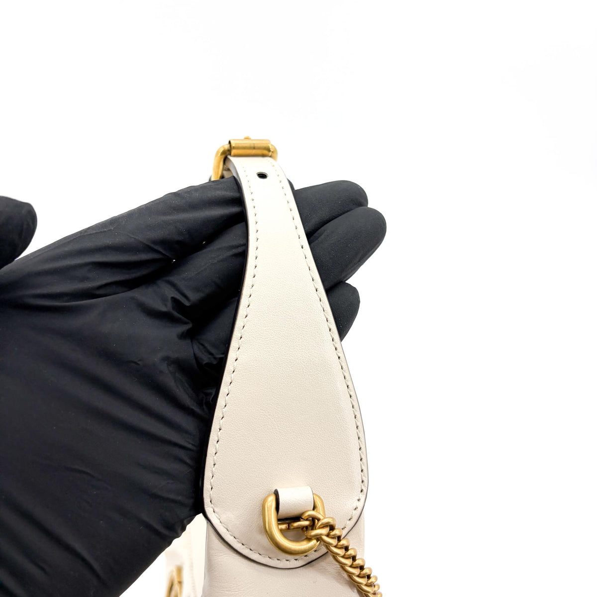 Gucci Gg Marmont Half Moon Hobo Matelasse Leather White Leather Shoulder Bag Bag (Pre-Owned)
