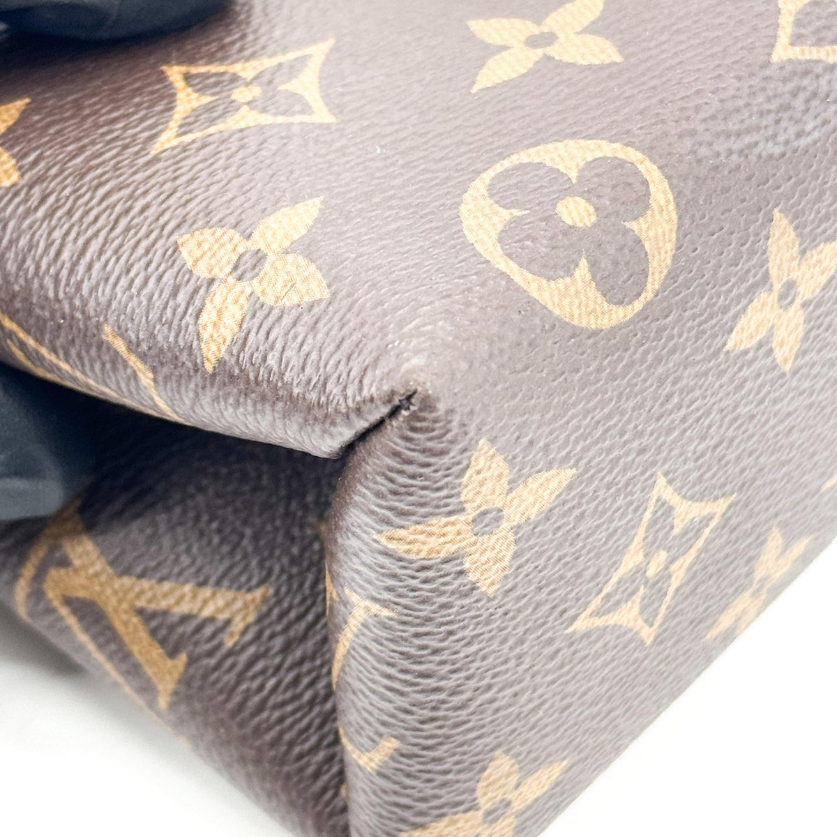 Louis Vuitton Locky Monogram Canvas With Leather Black Canvas Handbag (Pre-Owned)