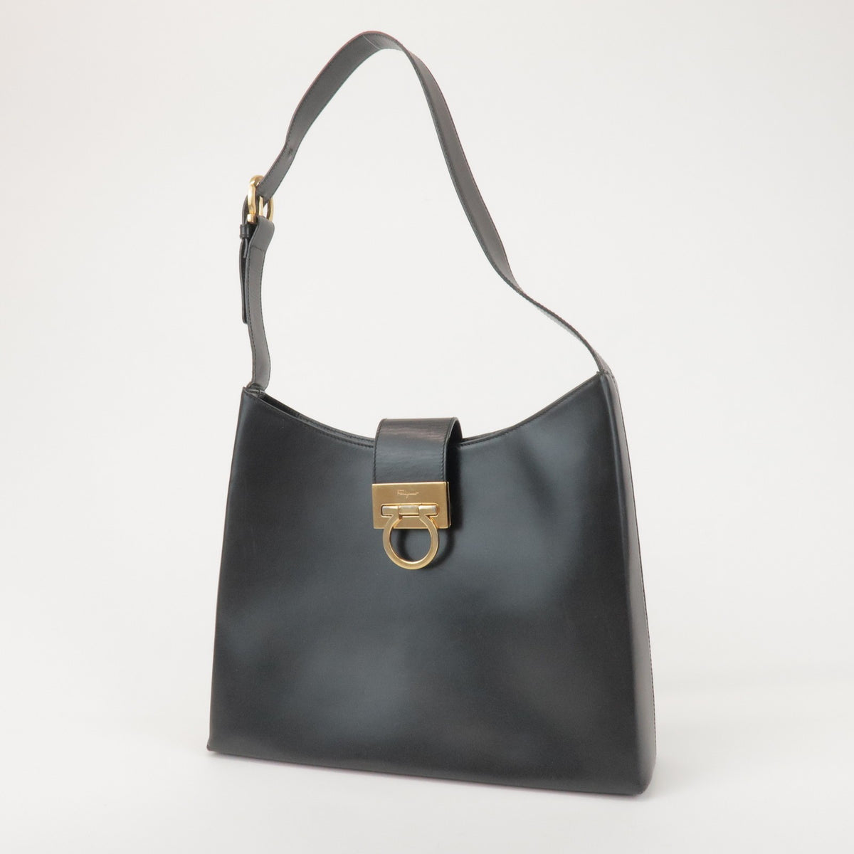 Salvatore Ferragamo Trifolio Leather Black Leather Shoulder Bag Bag (Pre-Owned)