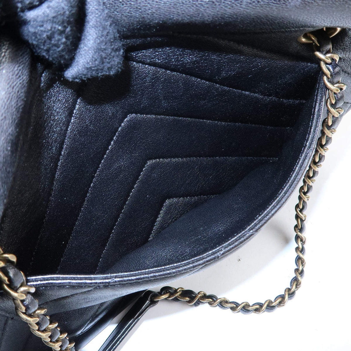 Chanel Camera Chevron Lambskin Black Leather Handbag (Pre-Owned)