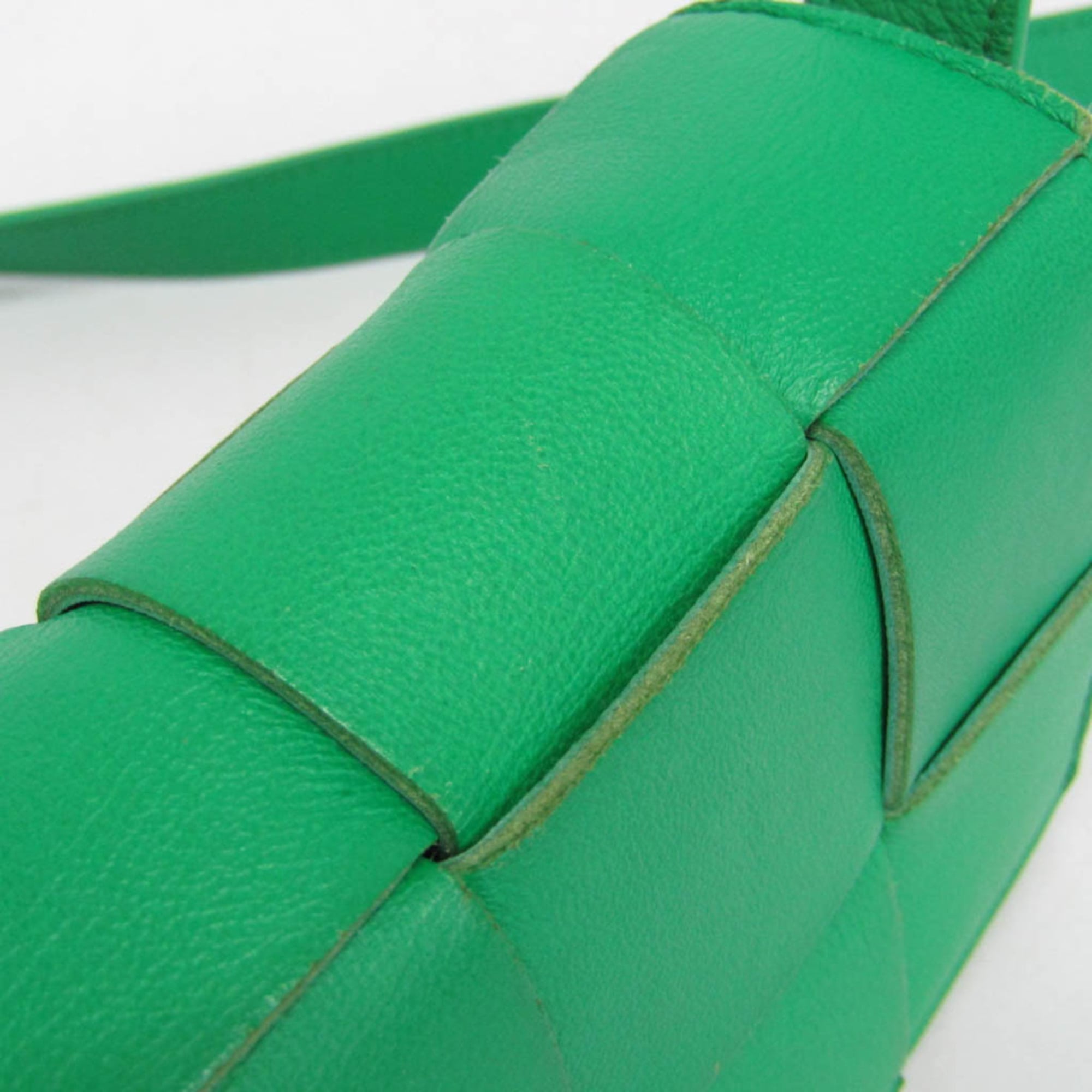 Bottega Veneta Cassette Maxi Intrecciato Leather Green Leather Clutche & Pouche Bag (Pre-Owned)