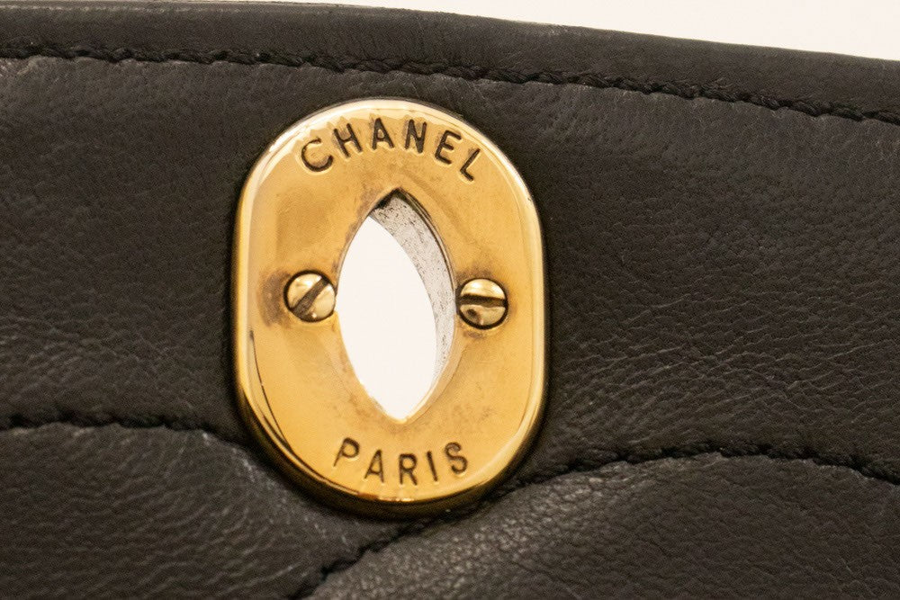 Chanel Vintage Round Flap Quilted Lambskin Black Leather Shoulder Bag Bag (Pre-Owned)