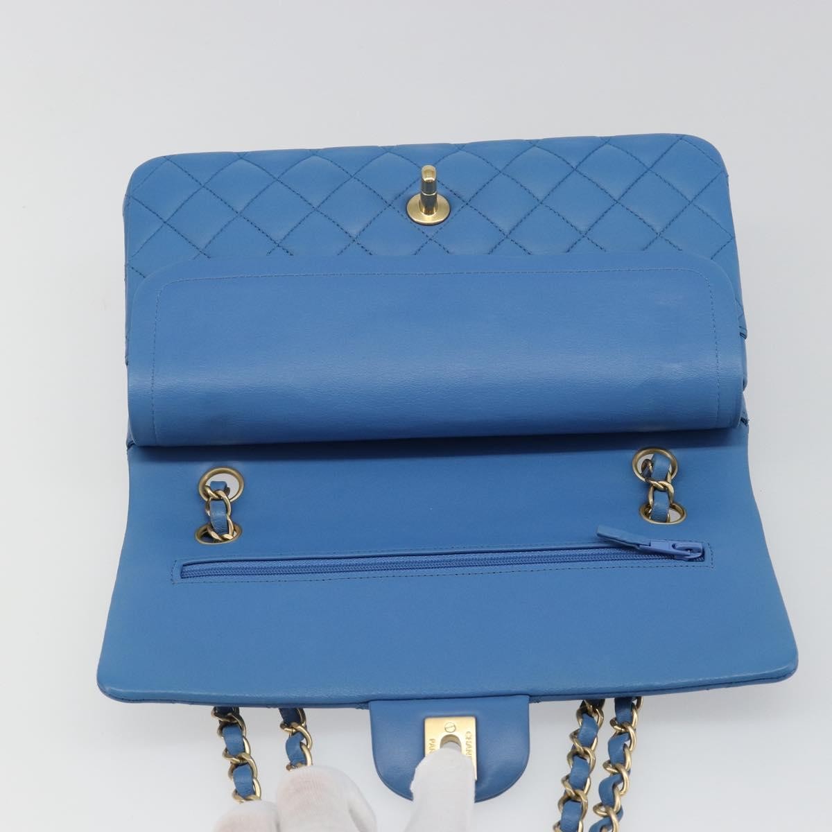 Chanel Matelassé Lambskin Leather Blue Leather Handbag (Pre-Owned)