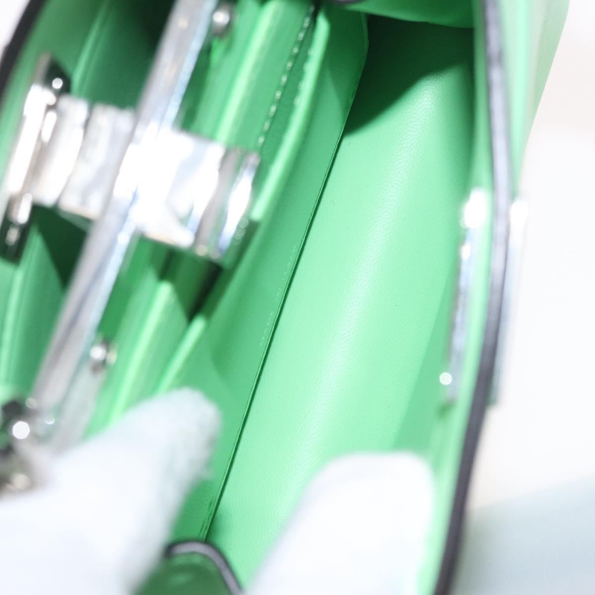 Fendi Peekaboo Iseeu Leather Green Leather Handbag (Pre-Owned)