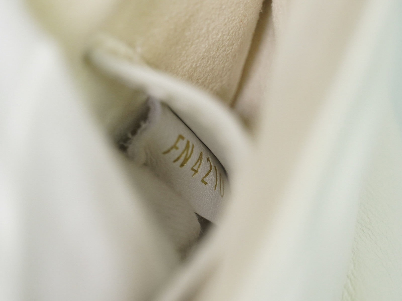 Louis Vuitton New Wave Multi Pochette Quilted Leather White Leather Shoulder Bag Bag (Pre-Owned)
