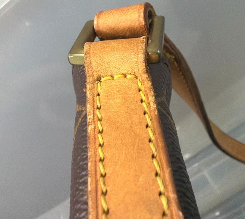 Louis Vuitton Trotteur Monogram Canvas Brown Canvas Handbag (Pre-Owned)